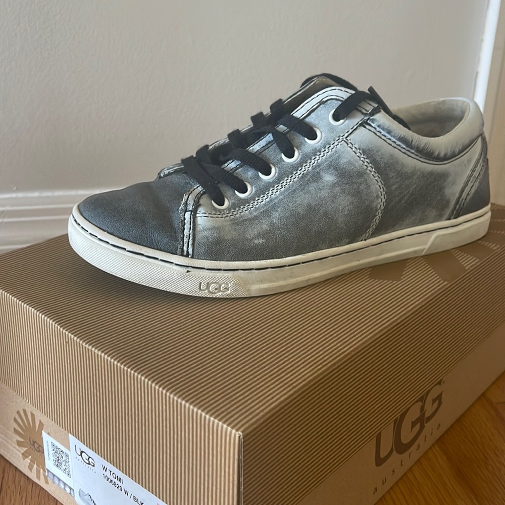 UGG TOMI